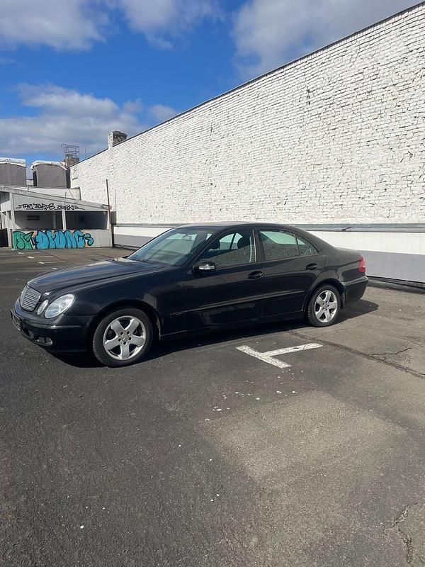 Gebraucht Mercedes E220 150 PS (110 kW) 2005 Limousine