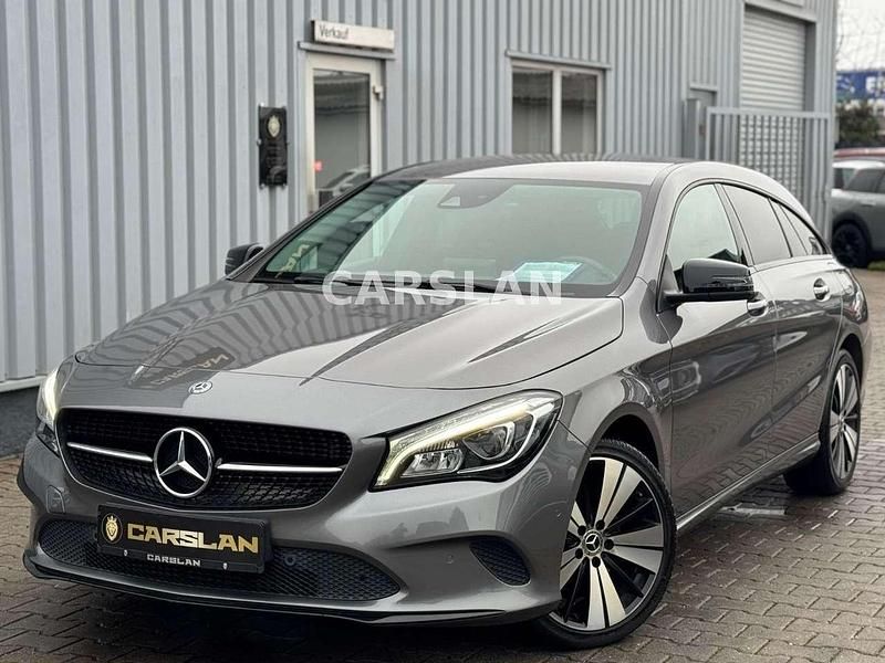 Gebraucht Mercedes CLA220 Night 184 PS (135 kW) 2018 Mountaingrau Limousine