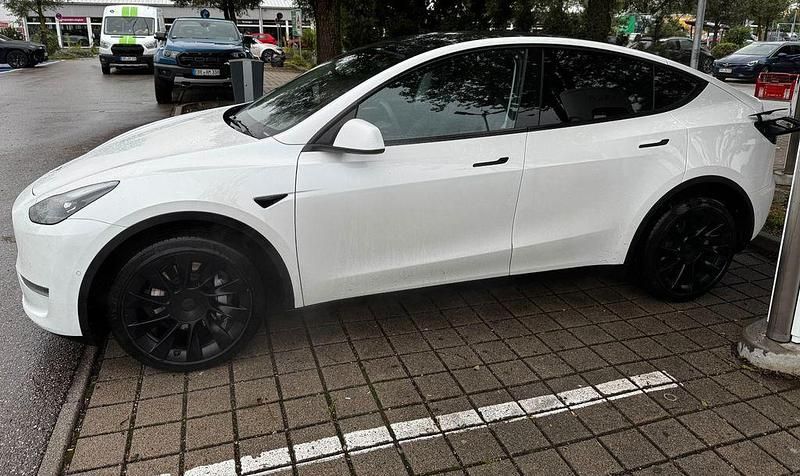 Weiß Gebraucht 2022 Tesla Model Y Long Range AWD SUV | 33.320 € (Fairer Preis) - Bild 1/4