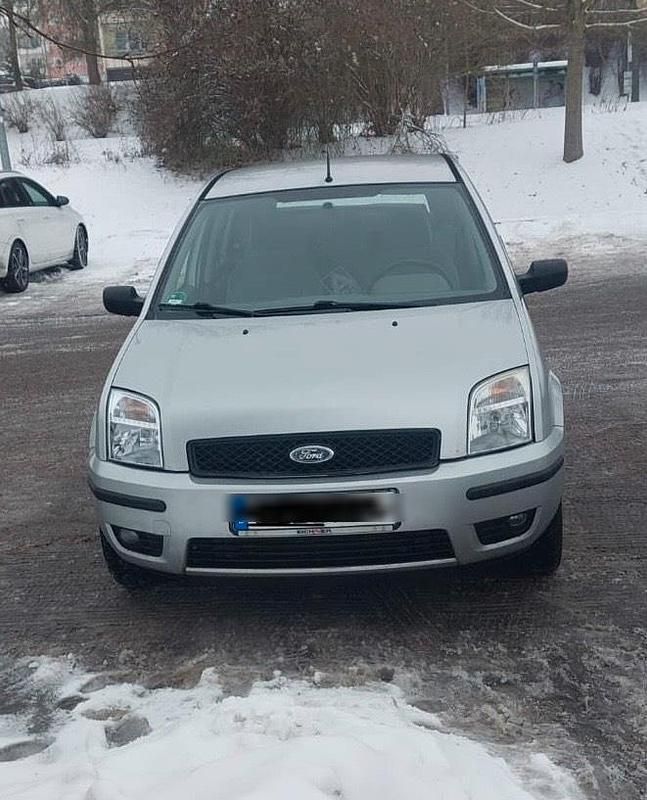 Silber Gebraucht 2003 Ford Fusion Kleinwagen | 1.950 € (Fairer Preis) - Bild 1/4