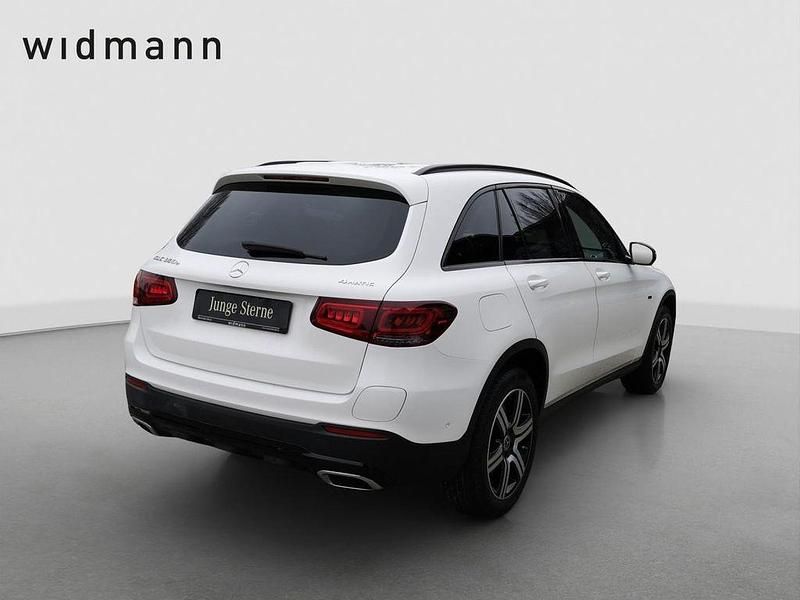 Gebraucht Mercedes GLC300e 320 PS (235 kW) 2020 Unilack polarweiss SUV