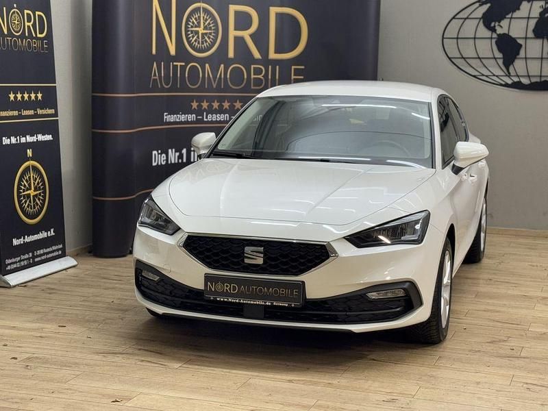 Candy weiss Gebraucht 2022 Seat Leon Style Limousine | 15.989 € (Fairer Preis) - Bild 1/3