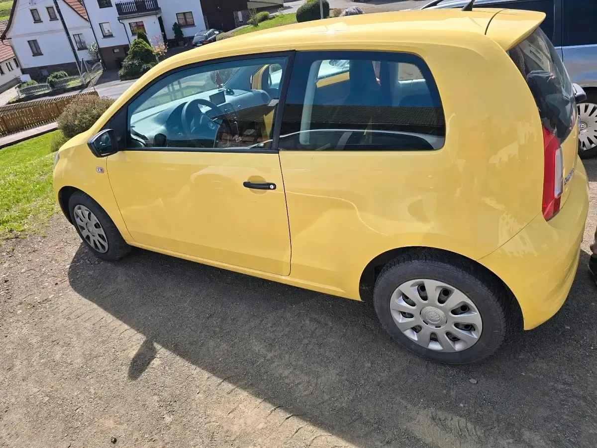 Second-hand Skoda Citigo 60 CP (44 kW) 2014 Galben Hatchback