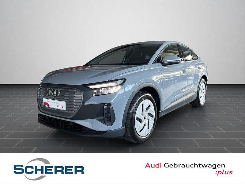 Grau Gebraucht 2022 Audi Q4 Sportback e-tron Sport SUV | 23.850 € (Superpreis) - Bild 1/4