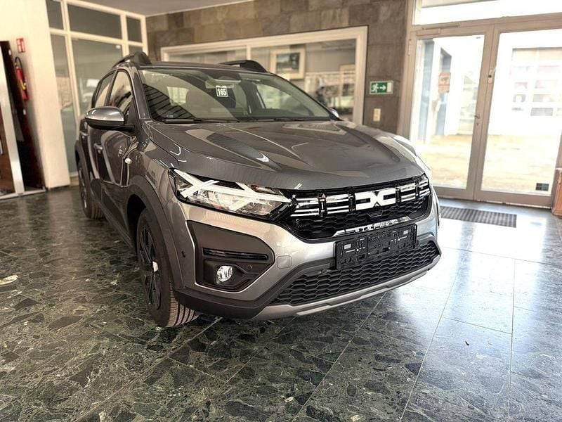 Neu Dacia Sandero Expression 101 PS (74 kW) 2025 Grau SUV