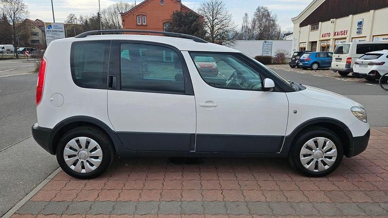 Gebraucht Skoda Roomster 86 PS (63 kW) 2013 Weiß Van / Kleinbus