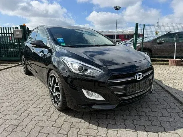 Gebraucht Hyundai i30 Premium 136 PS (100 kW) 2015 Schwarz Limousine