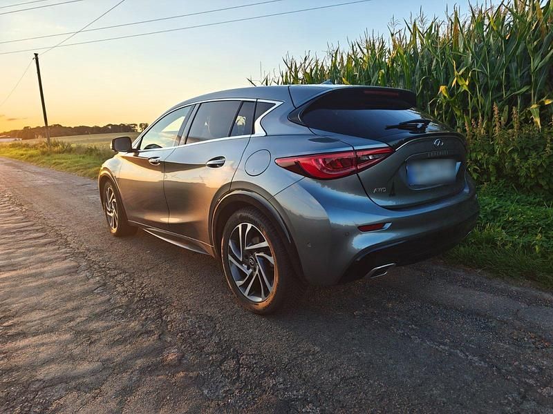 Gebraucht Infiniti Q30 170 PS (125 kW) 2016 Grau Limousine