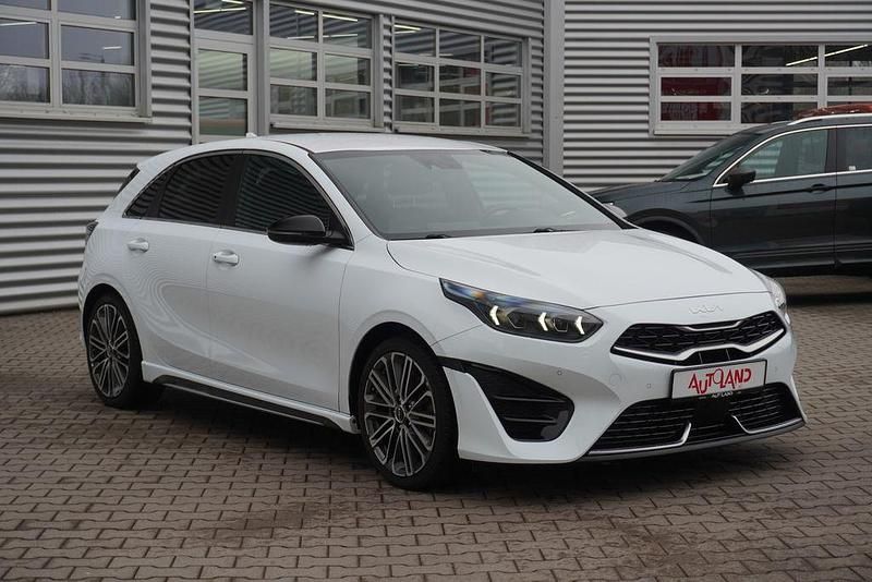 Gebraucht Kia Ceed GT-Line 160 PS (117 kW) 2022 Weiß Kleinwagen