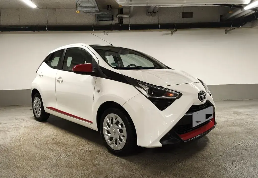 Second-hand Toyota Aygo 72 CP (52 kW) 2018 Alb Hatchback