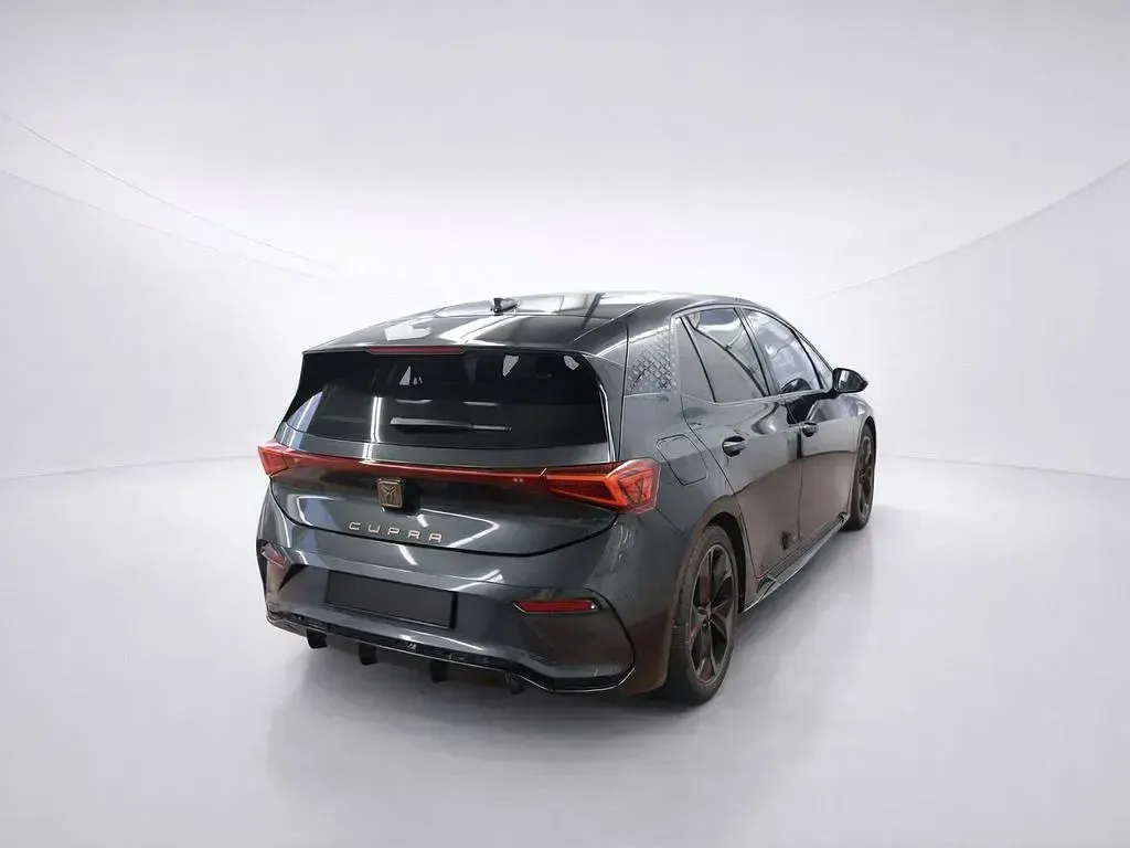 Używany Cupra Born e-Boost 169 kW (231 KM) 2022 Szary Hatchback