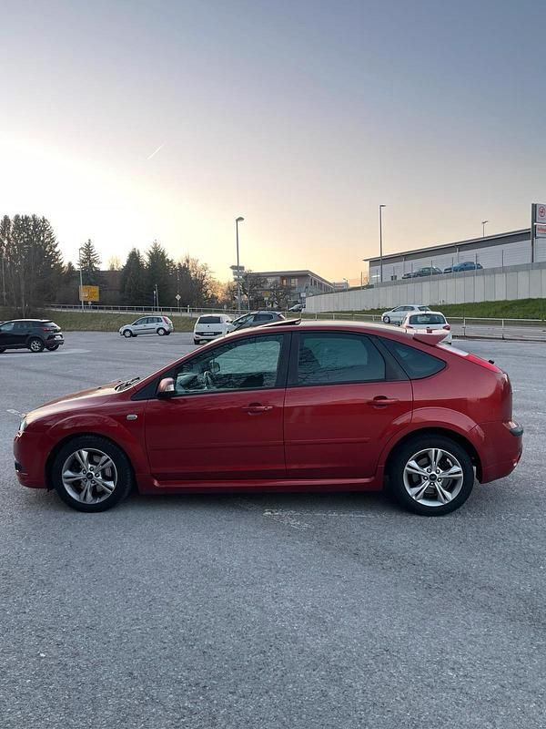 Second-hand Ford Focus 136 CP (100 kW) 2007 Roșu Hatchback