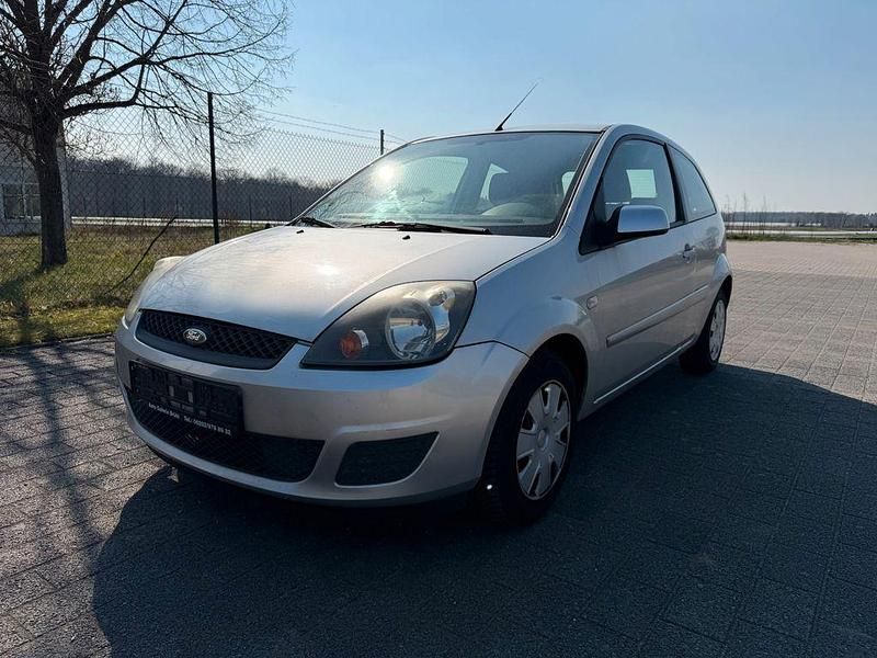 Gebraucht Ford Fiesta Style 60 PS (44 kW) 2008 Silber Kleinwagen