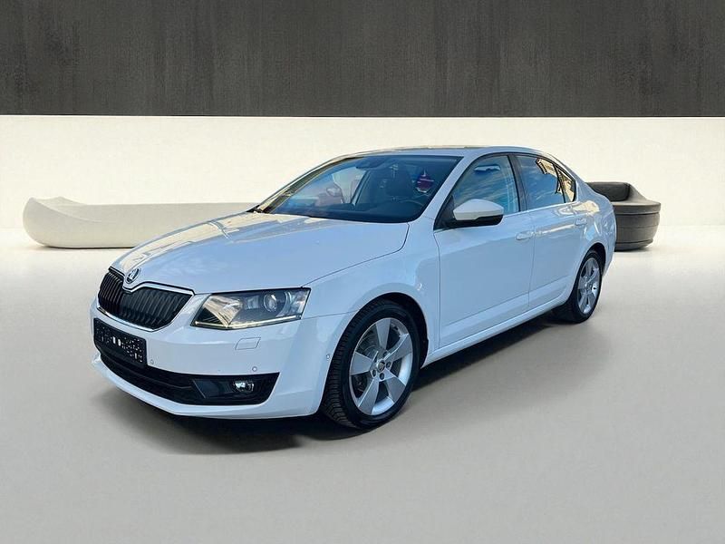Weiß Gebraucht 2014 Skoda Octavia Limousine | 7.999 € (Fairer Preis) - Bild 1/4