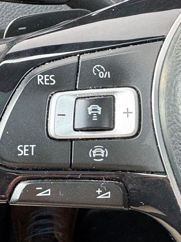 Gebraucht VW Touran Highline 150 PS (110 kW) 2019 Weiß Van / Kleinbus