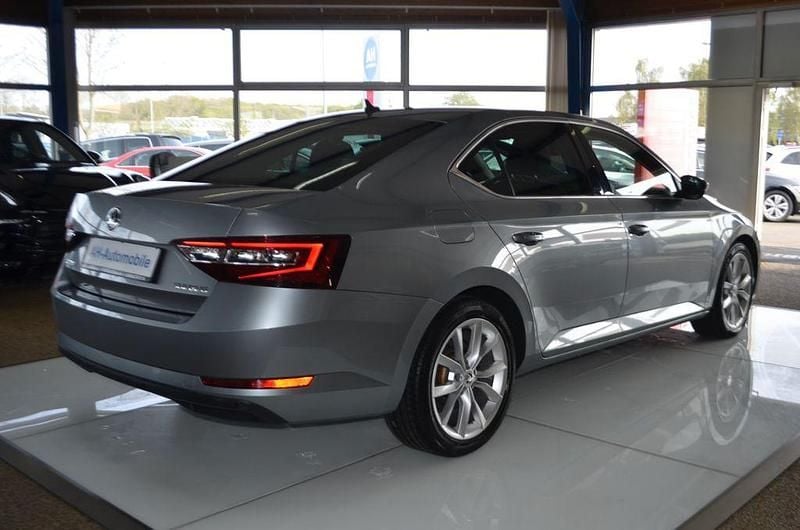 Gebraucht Skoda Superb Style 179 PS (131 kW) 2017 Grau Limousine