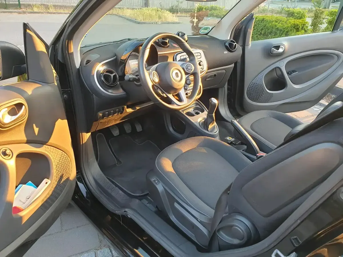 Gebraucht Smart ForTwo Cabrio 71 PS (52 kW) 2017 Schwarz Cabrio