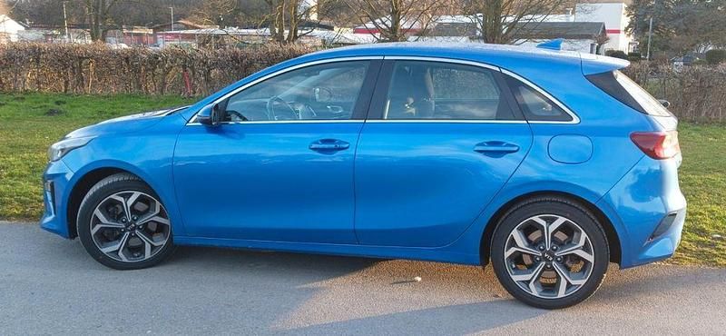Gebraucht Kia Ceed Spirit 159 PS (116 kW) 2021 Blau Kleinwagen