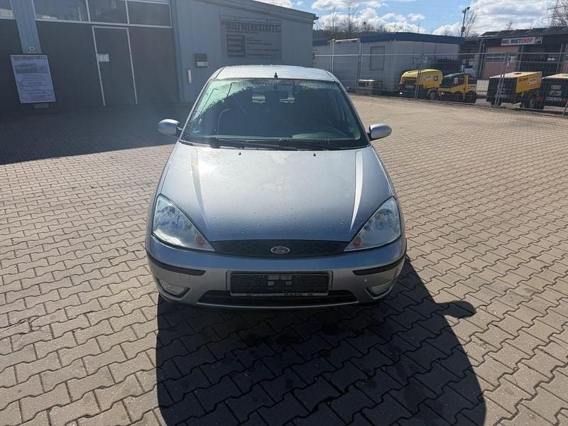 Gebraucht Ford Focus Ambiente 116 PS (85 kW) 2005 Silber Limousine