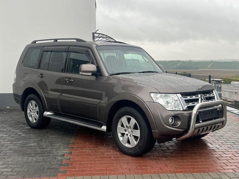 Braun Gebraucht 2013 Mitsubishi Pajero Instyle SUV | 21.900 € (Teuer) - Bild 1/4
