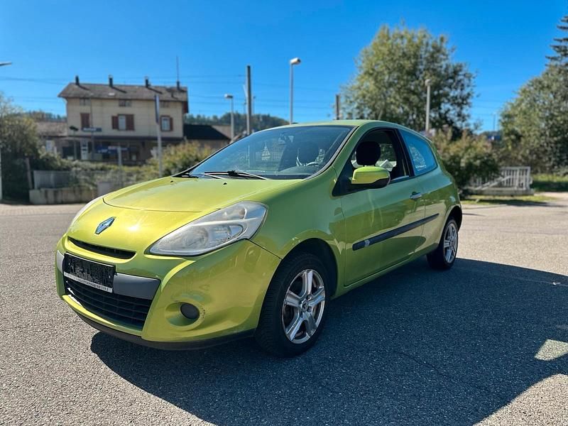 Grün Gebraucht 2011 Renault Clio II Kleinwagen | 1.990 € (Guter Preis) - Bild 1/4
