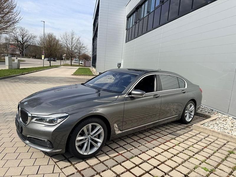 Gebraucht BMW 750L 449 PS (330 kW) 2017 Grau Limousine