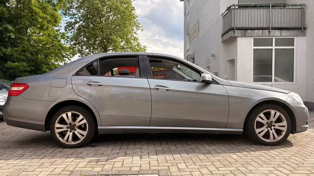 Usado Mercedes E220 170 CV (125 kW) 2009 Gris Berlina