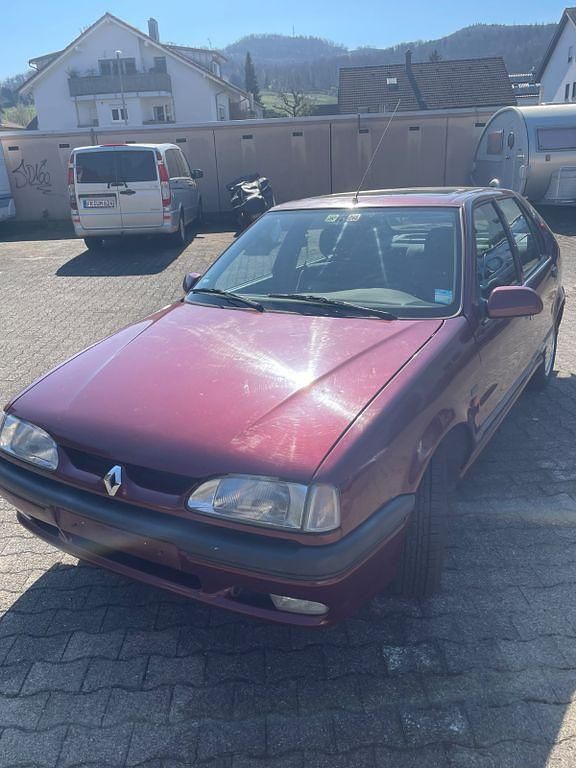 Second-hand Renault 19 90 CP (66 kW) 1993 Roșu Berlinǎ