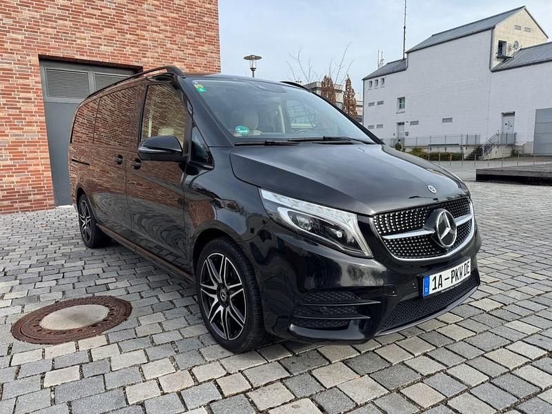 Schwarz Gebraucht 2022 Mercedes V300 Avantgarde Edition Van / Kleinbus | 49.900 € (Fairer Preis) - Bild 1/4