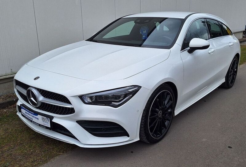 Weiß Gebraucht 2020 Mercedes CLA180 Shooting Brake AMG Kombi | 25.599 € (Guter Preis) - Bild 1/4