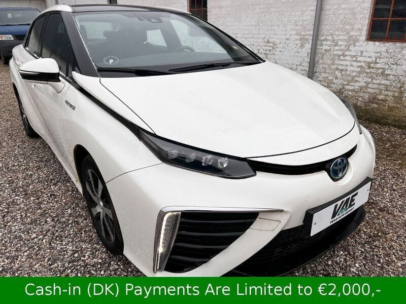 Weiß Gebraucht 2020 Toyota Mirai Executive Limousine | 8.190 € (Superpreis) - Bild 1/4
