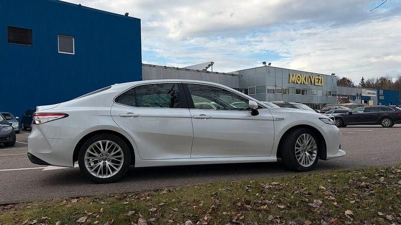 Gebraucht Toyota Camry Luxury 218 PS (160 kW) 2020 Weiß Limousine