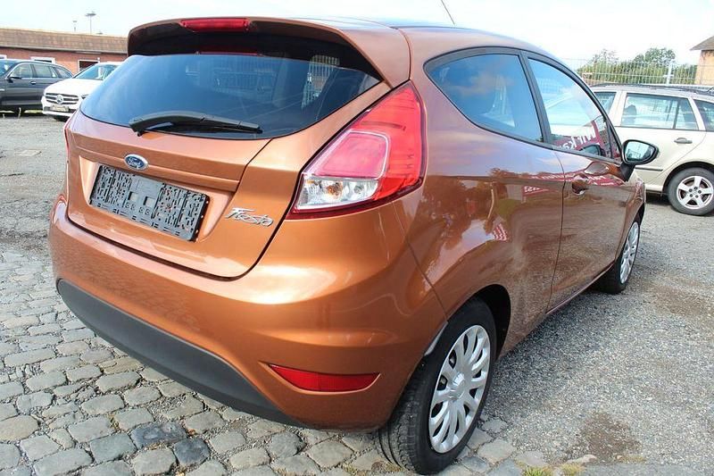 Gebraucht Ford Fiesta Trend 75 PS (55 kW) 2014 Braun Kleinwagen