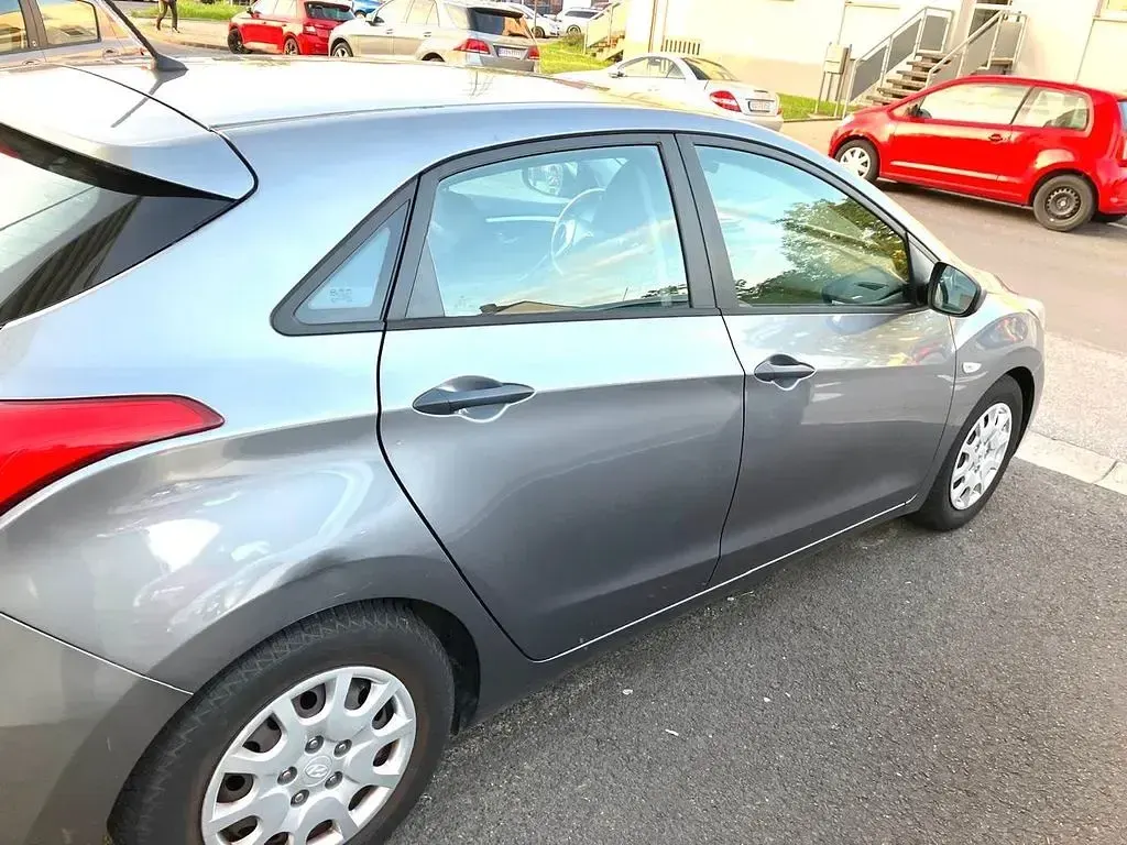 Gebraucht Hyundai i30 Classic 99 PS (72 kW) 2013 Grau Limousine