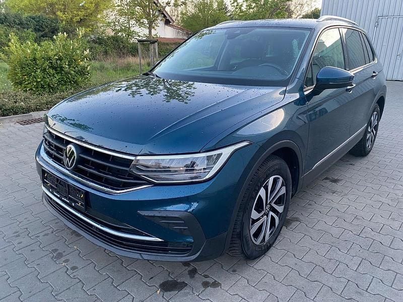 Gebraucht VW Tiguan Active 150 PS (110 kW) 2022 Nightshade blue SUV