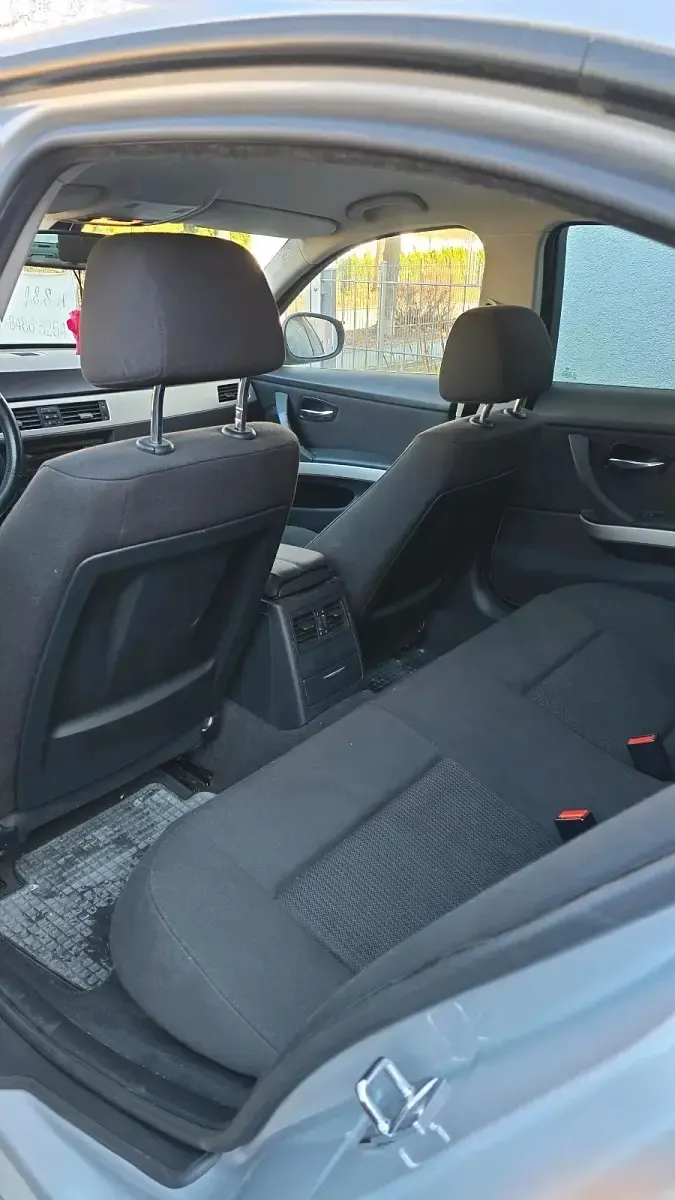 Gebraucht BMW 318 143 PS (105 kW) 2009 Silber Limousine