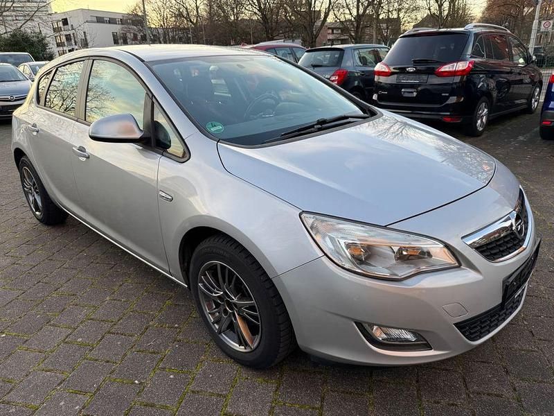 Gebraucht Opel Astra 116 PS (85 kW) 2010 Silber Limousine