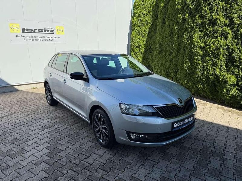 Brilliant silver metallic Gebraucht 2015 Skoda Rapid Kombi | 11.990 € (Etwas zu teuer) - Bild 1/4