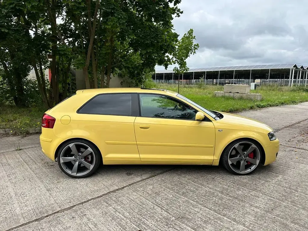 Używany Audi A3 Performance 250 KM (183 kW) 2003 Żółty Hatchback