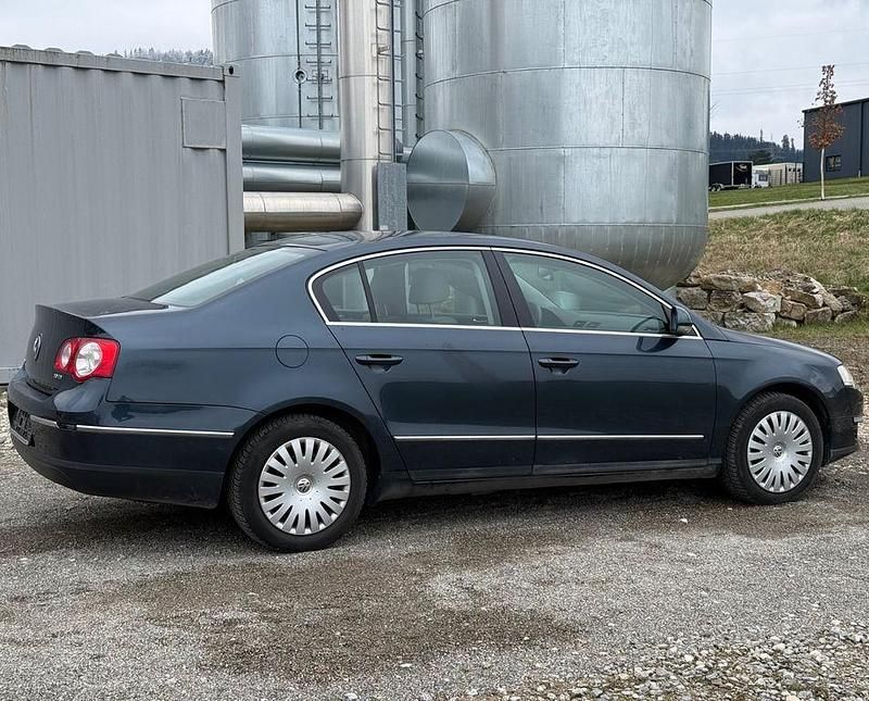 Gebraucht VW Passat 140 PS (102 kW) 2007 Blau Limousine