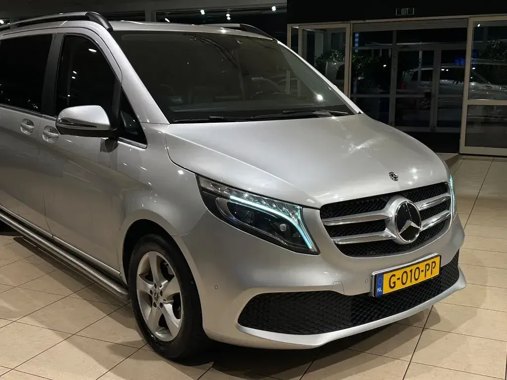 Gebraucht Mercedes V220 Avantgarde 163 PS (119 kW) 2019 Silber Van / Kleinbus