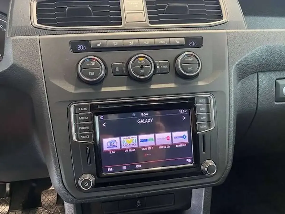 Gebraucht VW Caddy 102 PS (75 kW) 2018 Reflexsilber metallic Van / Kleinbus