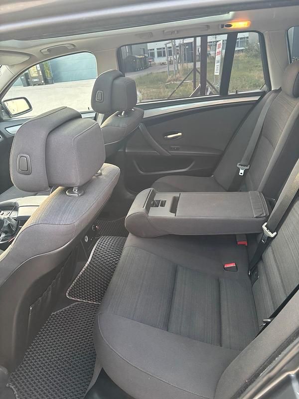 Grau Gebraucht 2008 BMW 523 Limousine | 4.650 € (Fairer Preis) - Bild 1/4