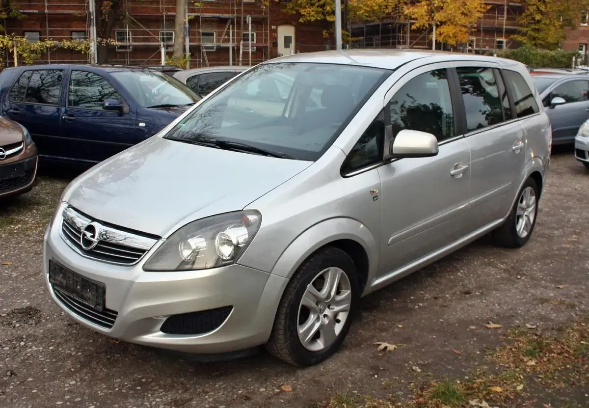 Gebraucht Opel Zafira Edition 116 PS (85 kW) 2010 Argon silber/ice silver (m2) Van / Kleinbus