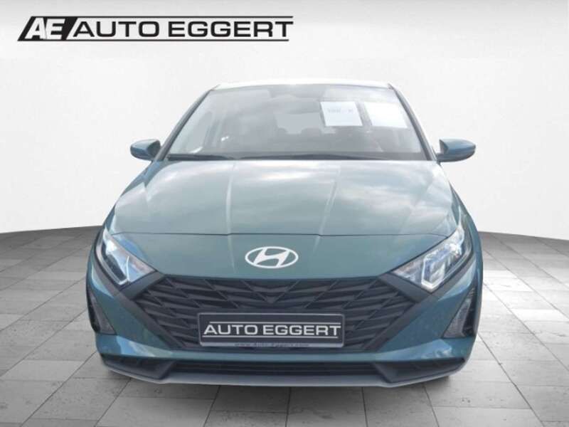 Gebraucht Hyundai i20 Select 79 PS (58 kW) 2025 Mangrove green / mic Limousine