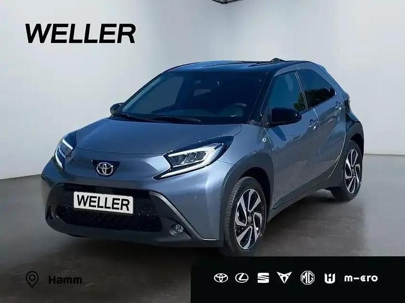 Celestite grey metallic/ dach mysticschwarz mica (grau) Neu 2025 Toyota Aygo Kleinwagen | 19.990 € - Bild 1/3