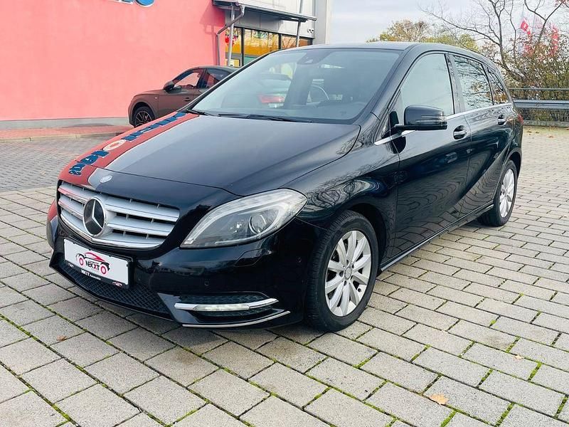 Kosmosschwarz metalliclack Gebraucht 2012 Mercedes B200 Van / Kleinbus | 9.790 € (Fairer Preis) - Bild 1/4