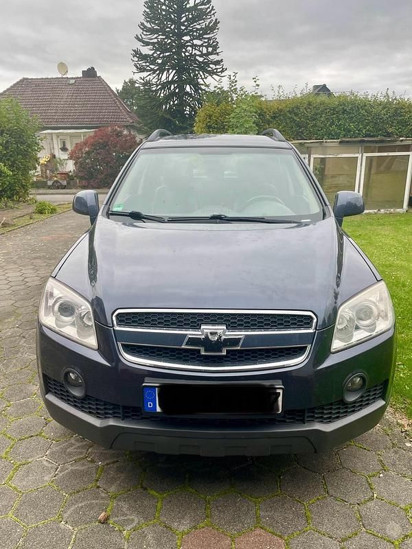 Grau Gebraucht 2009 Chevrolet Captiva SUV | 2.300 € (Superpreis) - Bild 1/4