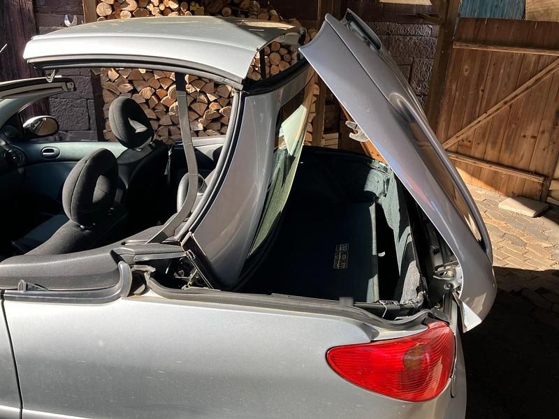 Gebraucht Peugeot 206 CC 100 PS (73 kW) 2004 Silber Cabrio