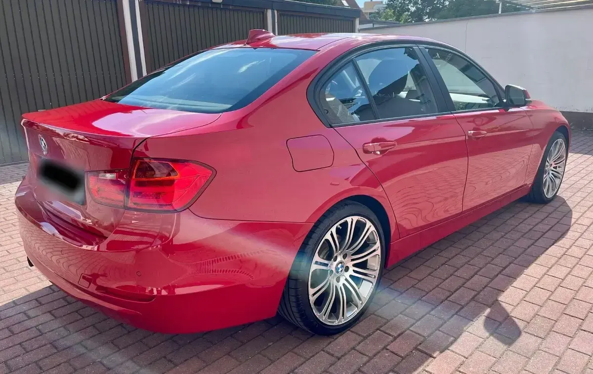 Gebraucht BMW 328 245 PS (180 kW) 2014 Rot Limousine